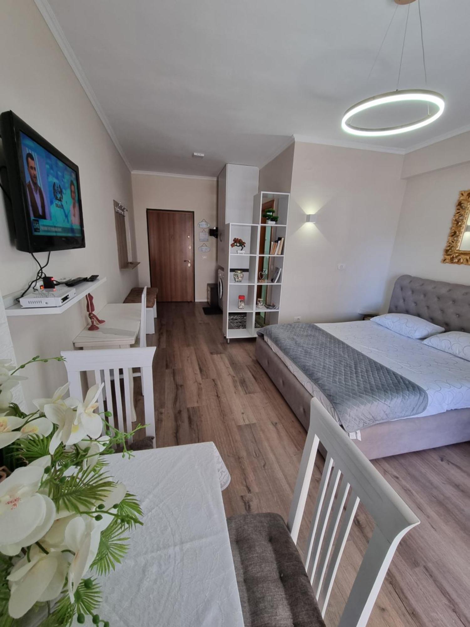 City Beachfront Apartments Влёра Экстерьер фото