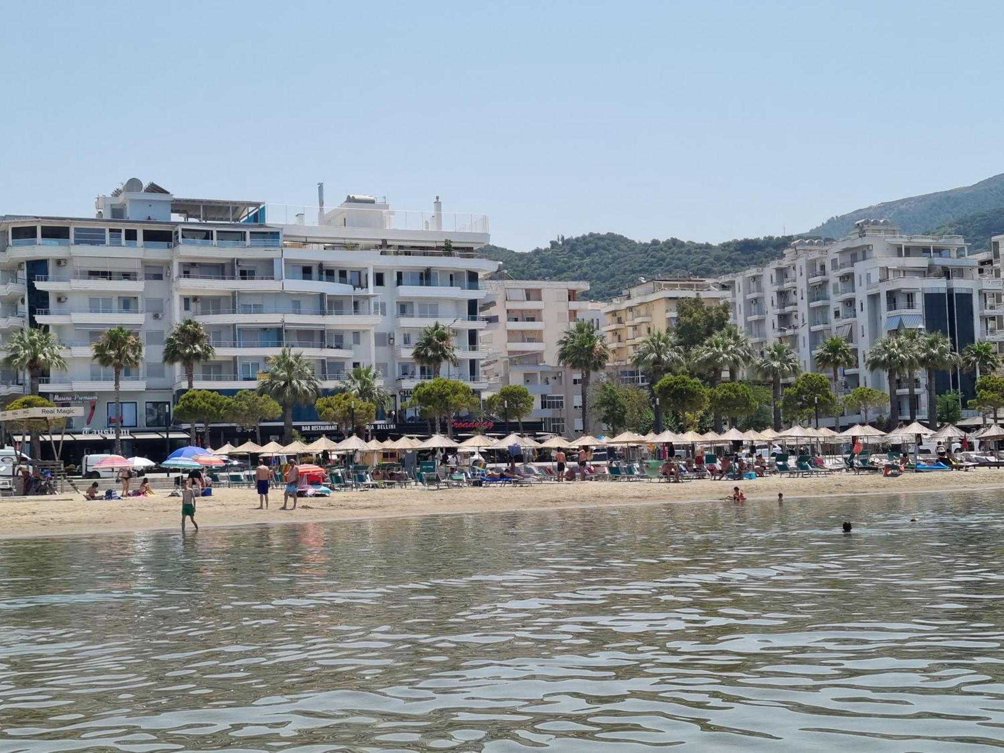 City Beachfront Apartments Влёра Экстерьер фото